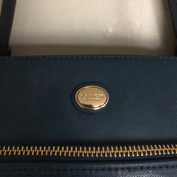 Coach - Picture 2 of 7